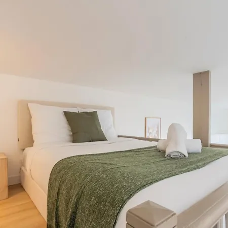 Spacious And Bright In The Center. Apartment