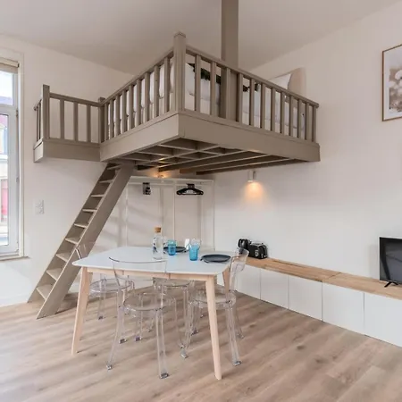 Spacious And Bright In The Center. Apartment